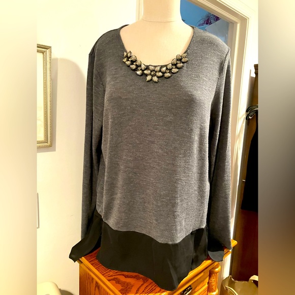 AB STUDIO XL GRAY TOP W/JEWELED NECKLINE. POLY RAYON KNIT W/CHIFFON HI-LOW HEM. - Picture 1 of 5